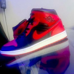 Air Jordan 1 Mid ‘Banned’ Size 11
